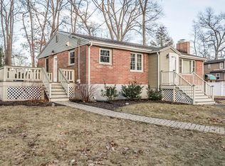 9 Essex St, Reading, MA 01867