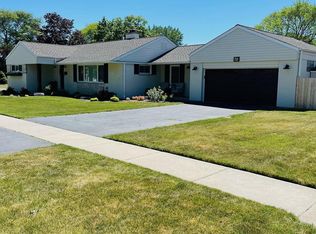 700 W Milburn Ave, Mount Prospect, IL 60056