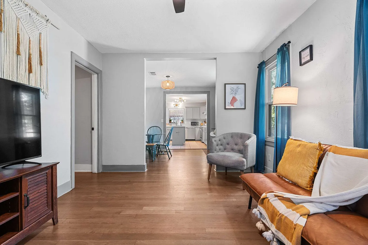 3 bed, 2.0 bath, $6,124 — Photo 4