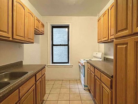 3rd image of 56 Bennett Ave APT 2E
