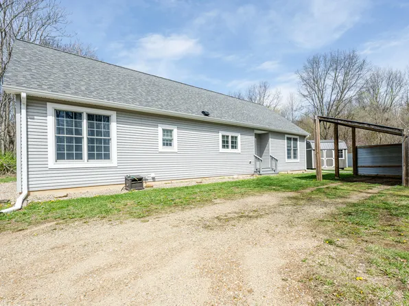 15664 Old Walton Rd, Buchanan, MI 49107