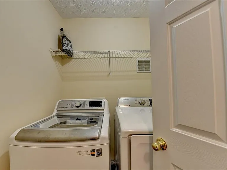 3380 McClure Woods Dr — Photo 38