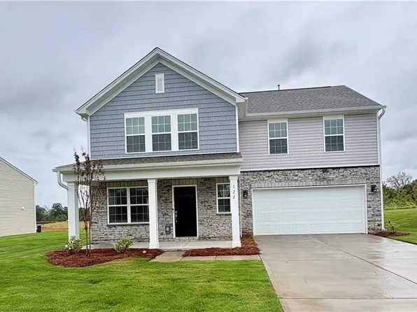 122 Primrose St, King, NC 27021