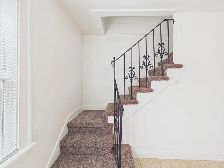 701 Sunset Ter — Photo 22