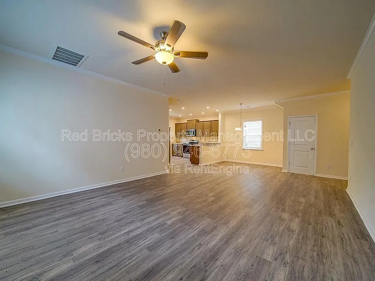 7015 Thornrose Dr — Photo 4