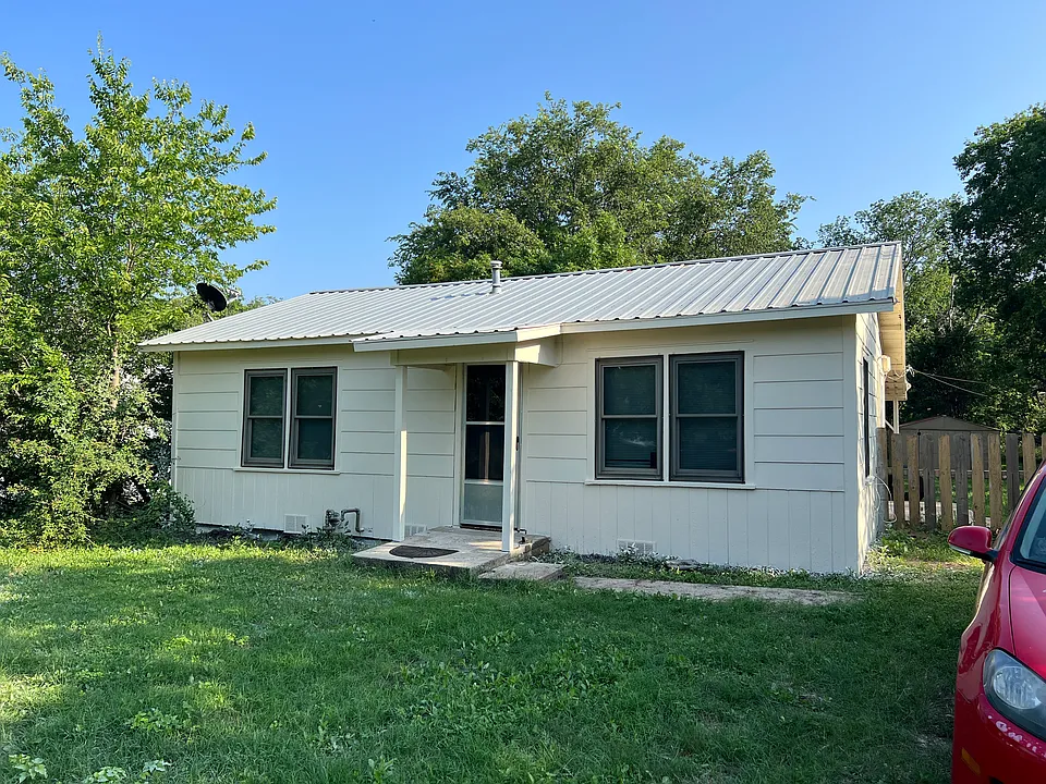 409 W Lincoln Ave