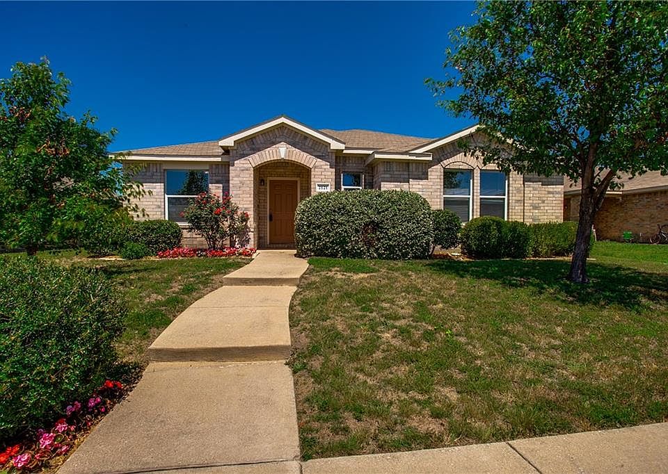 1st image of 2121 Lone Pecan Dr