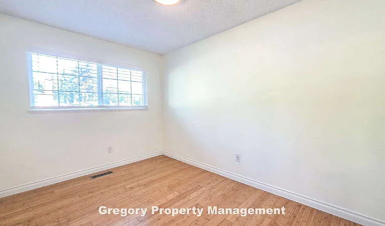 17606 Brook Blvd — Photo 16