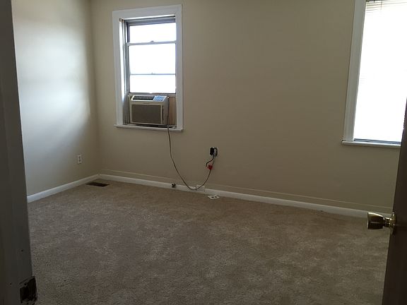 4th image of 2744 S Sheridan St
