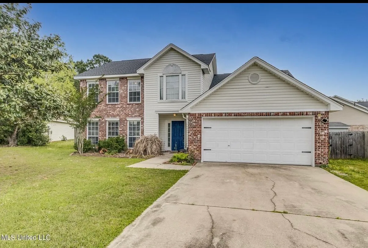 4 bed, 2008 sqft, $2,300 — Photo 1