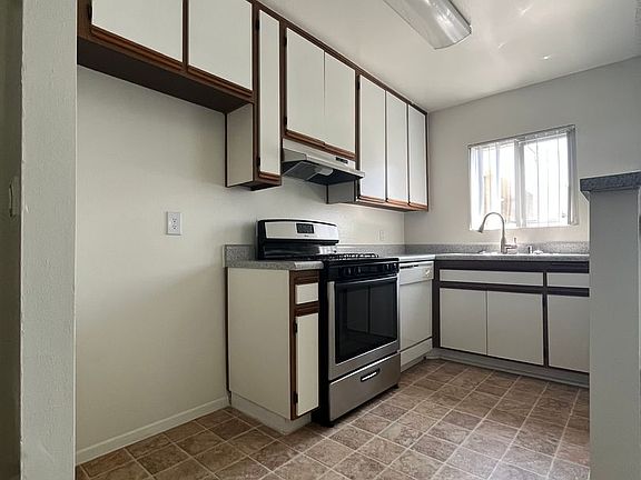 3rd image of 400 S Westmoreland Ave #518