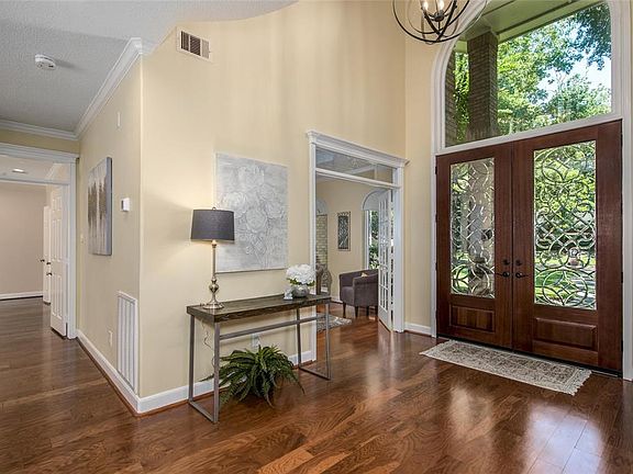 5th image of 2110 Bluff Creek Dr