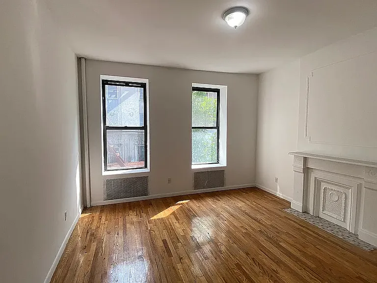 311 W 54th St #2W — Photo 8