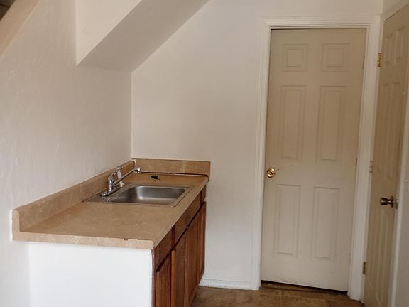 3rd image of 2416 Briarwood Ct #B