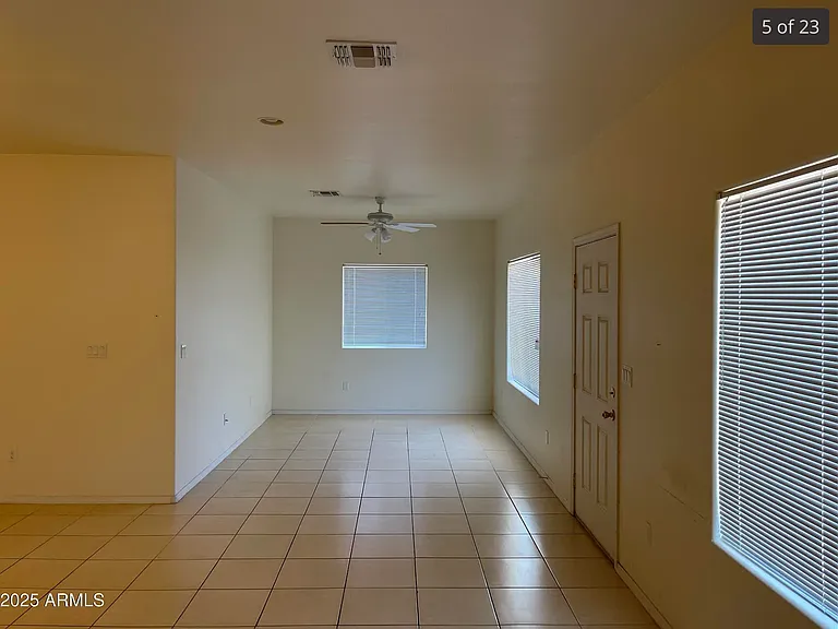 512 W Brown St — Photo 3