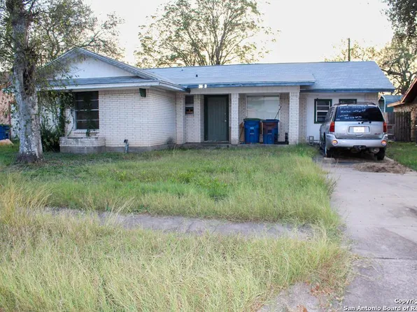 2602 Quarterhorse, Beeville 78102