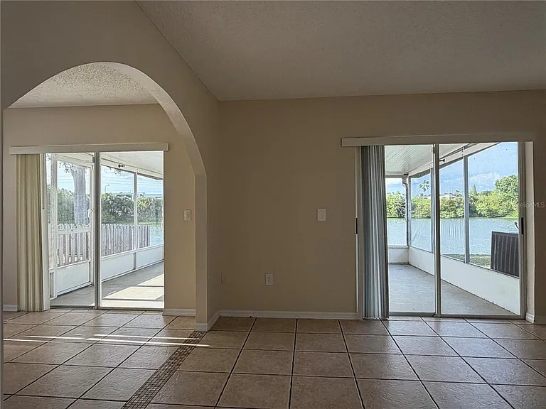 758 Burlwood St — Photo 22
