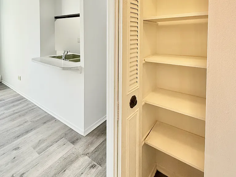 6815 N Sheridan Rd — Photo 5