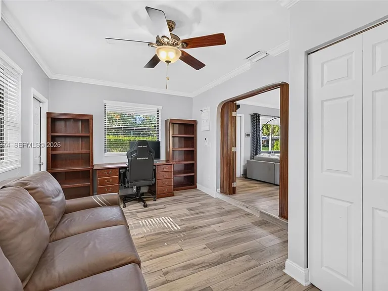 300 NW 28th St — Photo 33