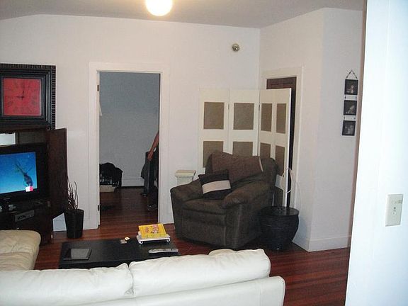 2nd image of 6 Franklin Sq APT 13