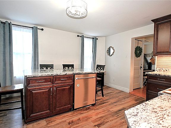 5th image of 328 Bridge St