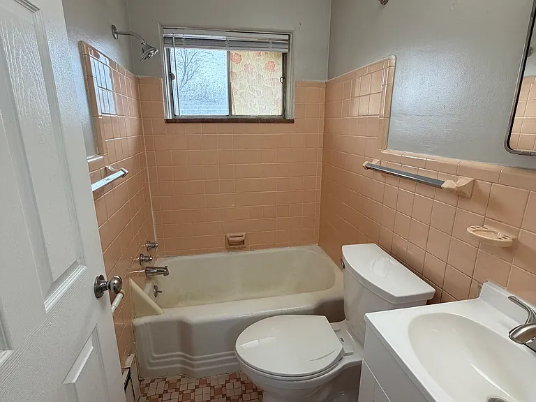 740 Edgemont Blvd #8 — Photo 8