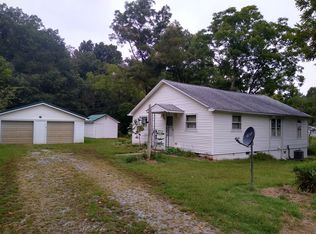 54 North St, New Burnside, IL 62967