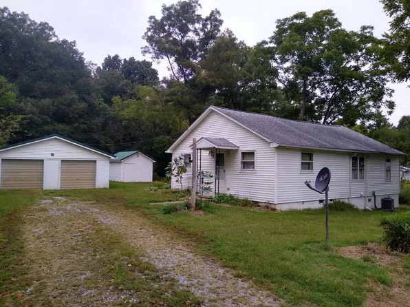 54 North St, New Burnside, IL 62967