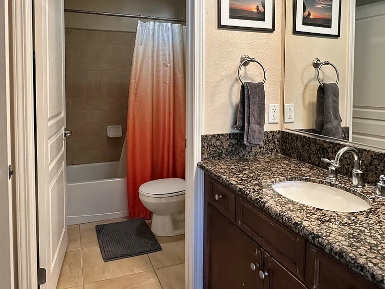 Main bedroom bathroom