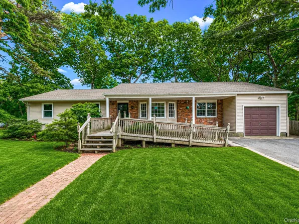 2 Linden Avenue, Holtsville, NY 11742