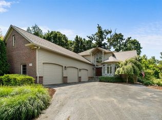 2300 High Meadows Dr, Ortonville, MI