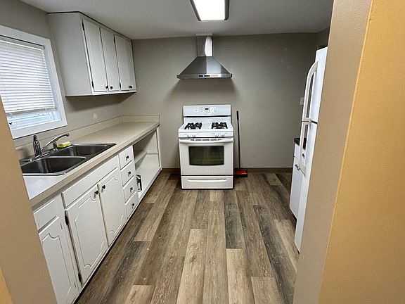 3rd image of 1540 Barlow St