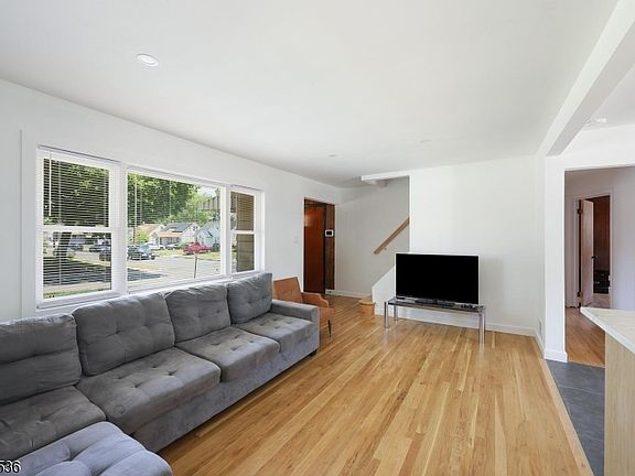 3rd image of 538 Dietz St