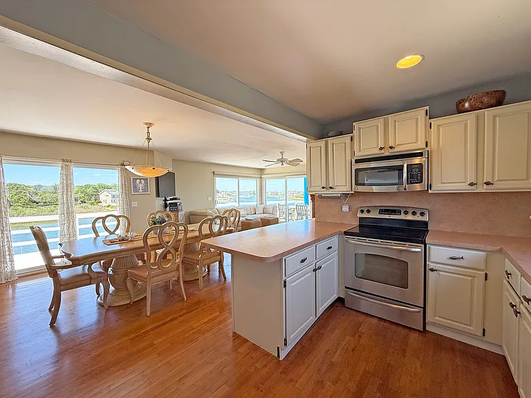 19 Cold Spring Ct — Photo 12