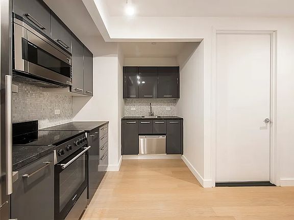 3rd image of 20 Exchange Pl APT 1122