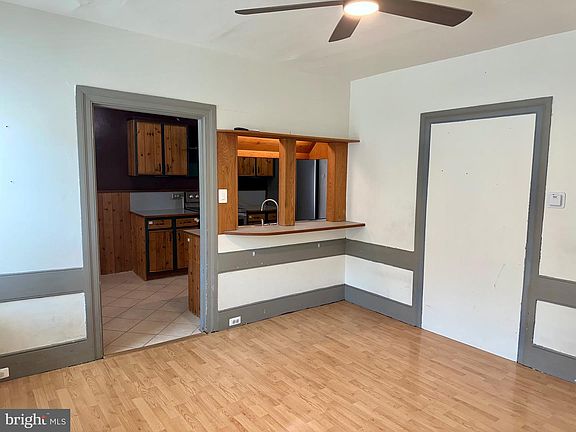 4th image of 36 S Whiteoak St