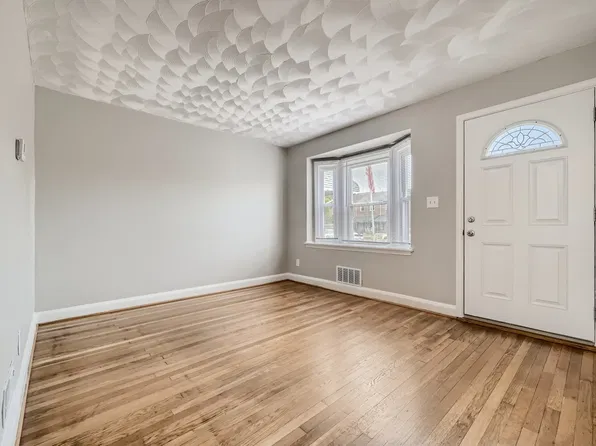 916 Middlesex Rd #1, Essex, MD 21221