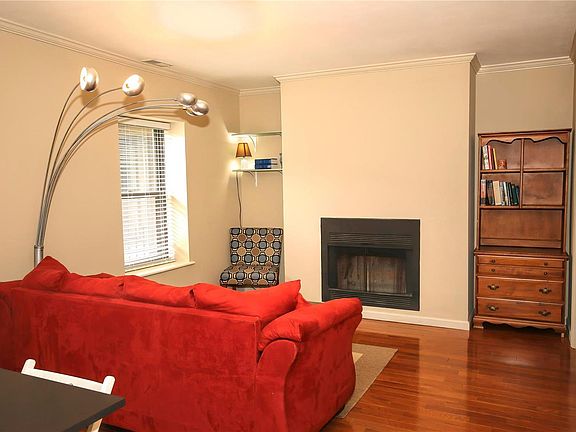 3rd image of 5580 Waterman Blvd #3S