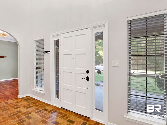 3rd image of 102 Piedmont Cir