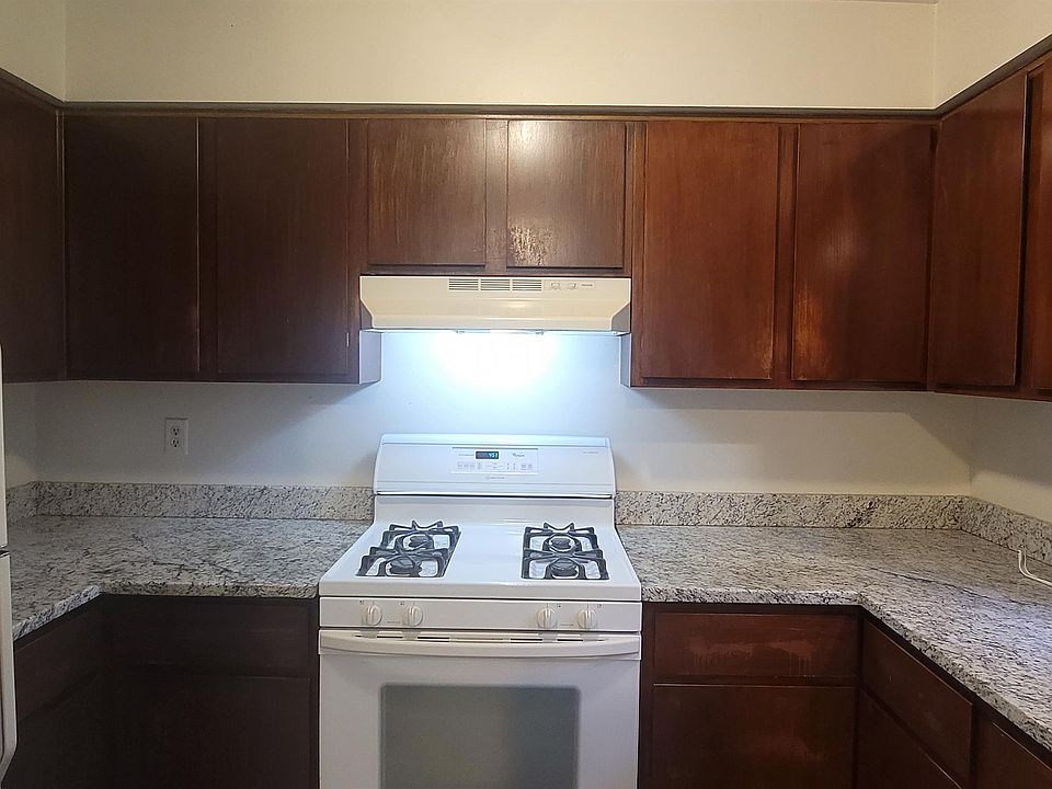 1st image of 216 Rose Ave Unit 6