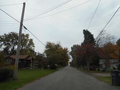 2nd image of 1594 Woods Rd