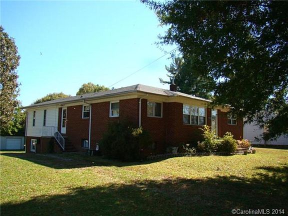 3rd image of 1442 N Aspen St
