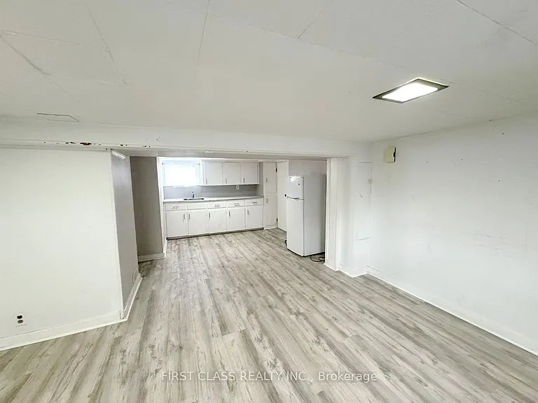 9 Grantham Ave S — Photo 37