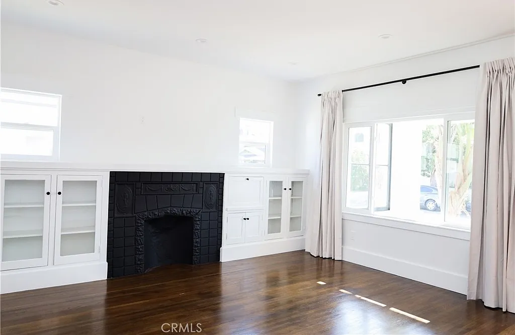 3 bed, 990 sqft, $4,095 — Photo 4
