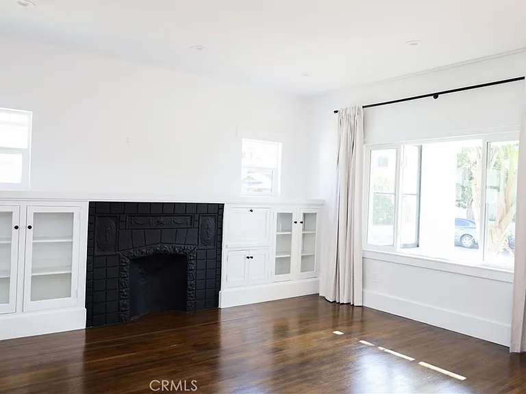 1033-1039 N Gladys Ave — Photo 4