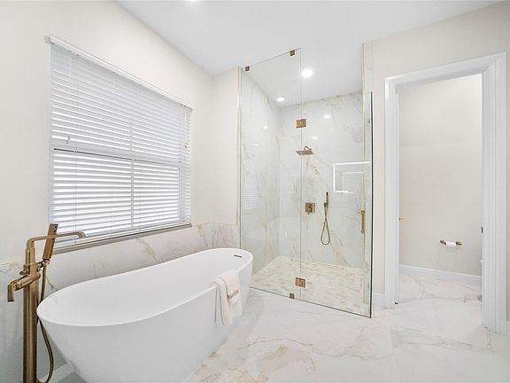 3rd image of 6862 NW 108th Avenue