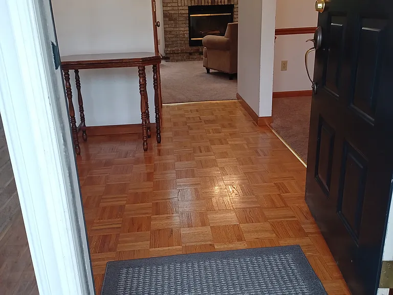 1021 Edgewood Dr — Photo 2