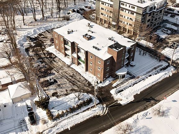 4th image of 459 Willard St Unit 303