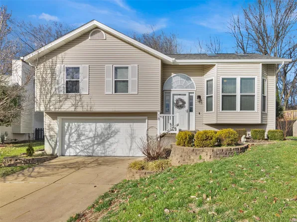 18 Red Cedar Ct, Saint Charles, MO 63303