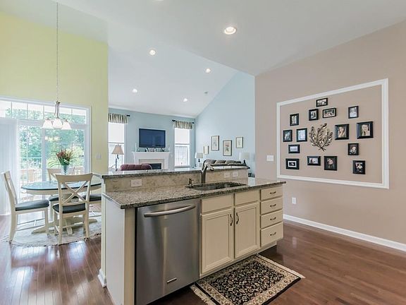 3rd image of 58 Sherwood Dr #204